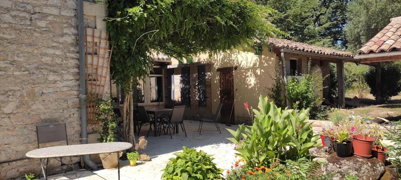 Bed and Breakfast Domaine Les Garrigues Puygaillard-de-Quercy Esterno foto