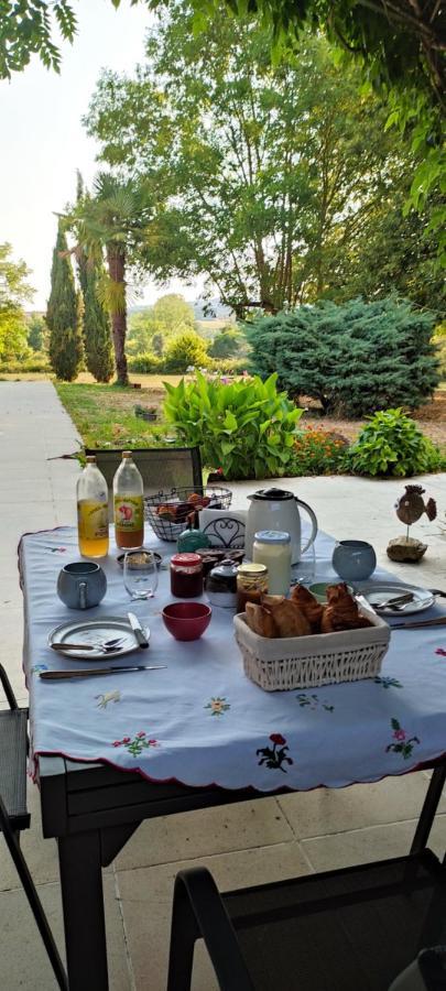 Bed and Breakfast Domaine Les Garrigues Puygaillard-de-Quercy Esterno foto