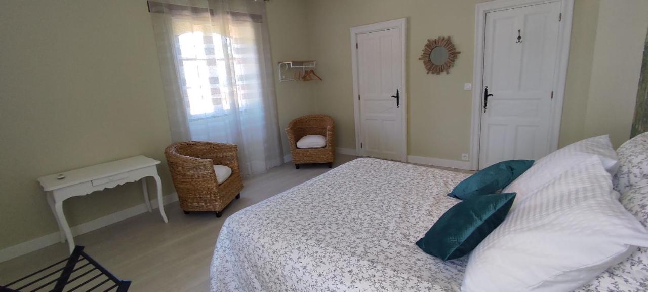 Bed and Breakfast Domaine Les Garrigues Puygaillard-de-Quercy Esterno foto