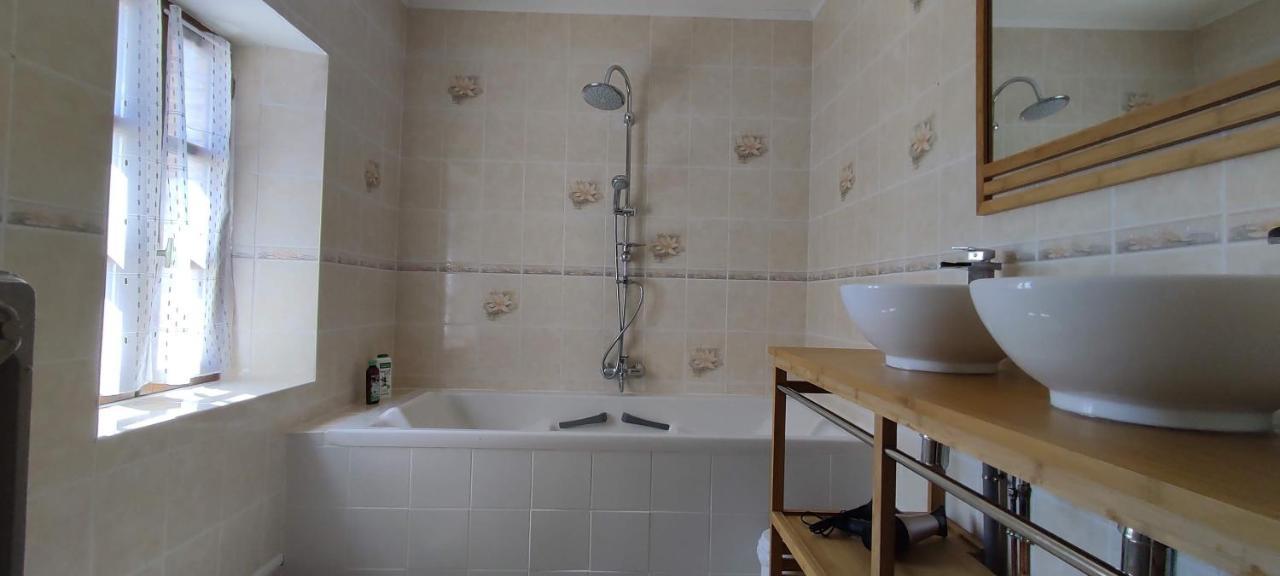 Bed and Breakfast Domaine Les Garrigues Puygaillard-de-Quercy Esterno foto
