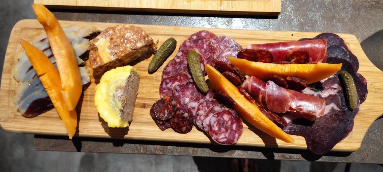 Bed and Breakfast Domaine Les Garrigues Puygaillard-de-Quercy Esterno foto