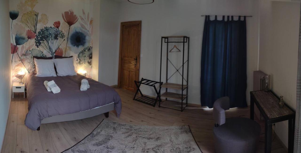 Bed and Breakfast Domaine Les Garrigues Puygaillard-de-Quercy Esterno foto