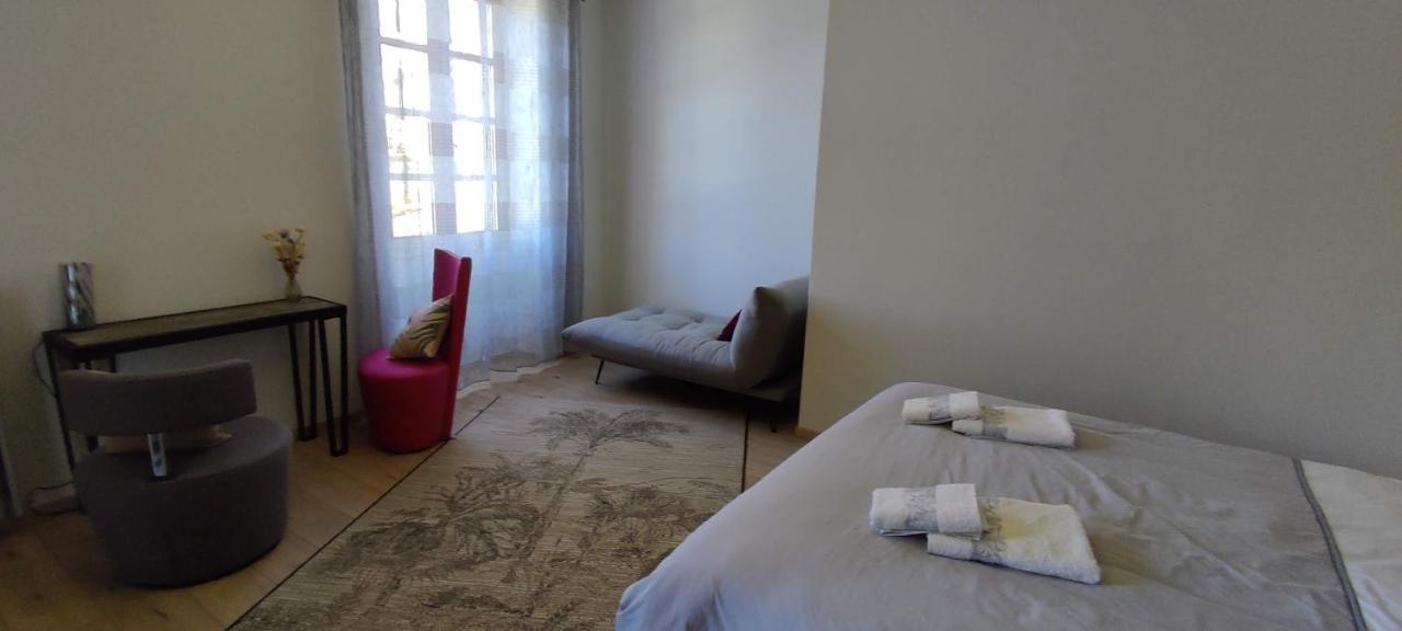Bed and Breakfast Domaine Les Garrigues Puygaillard-de-Quercy Esterno foto