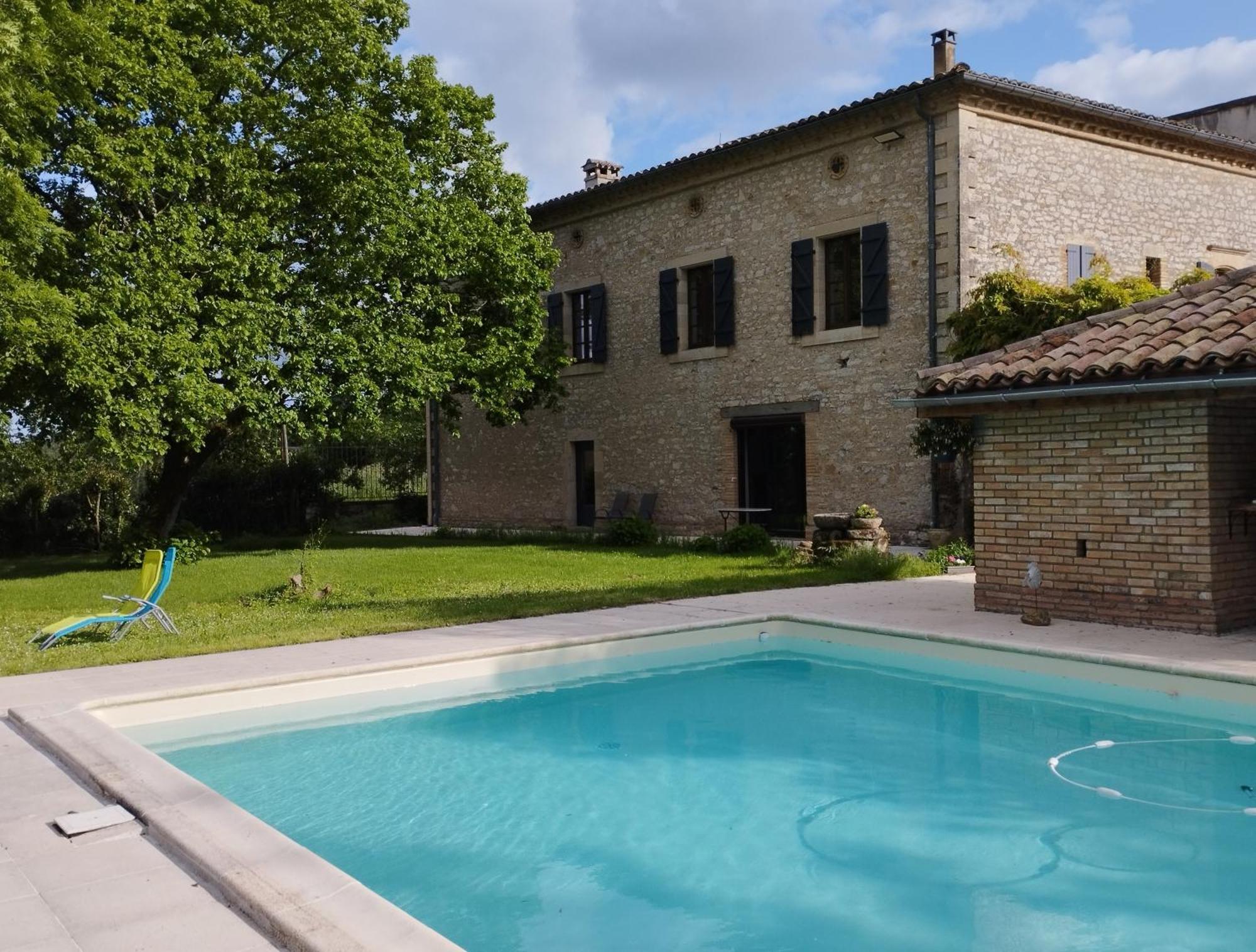 Bed and Breakfast Domaine Les Garrigues Puygaillard-de-Quercy Esterno foto